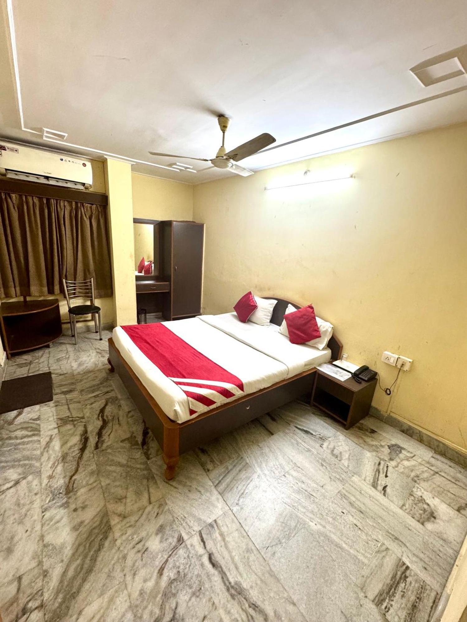 Hotel B K R 古瓦哈提 外观 照片