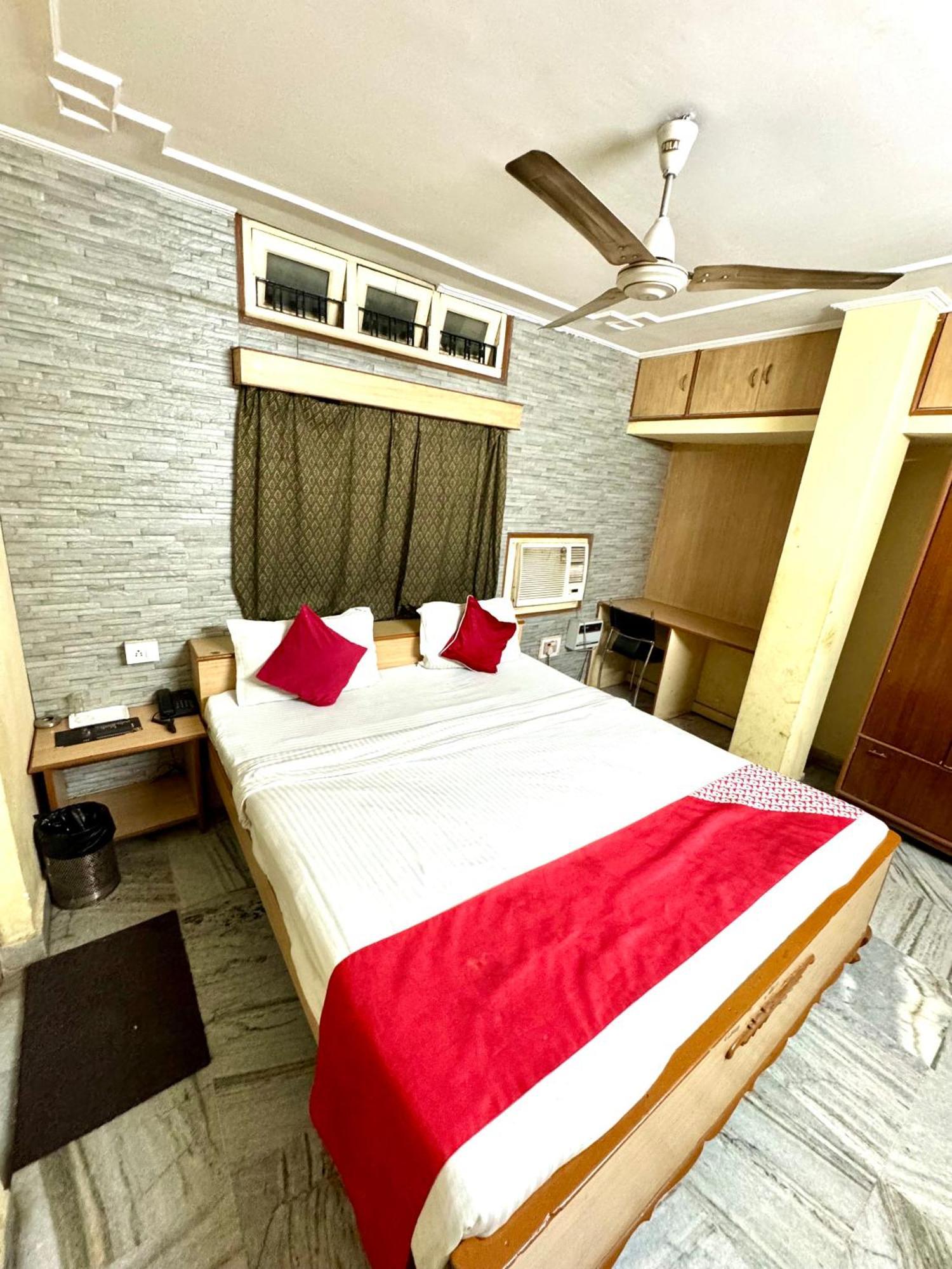 Hotel B K R 古瓦哈提 外观 照片