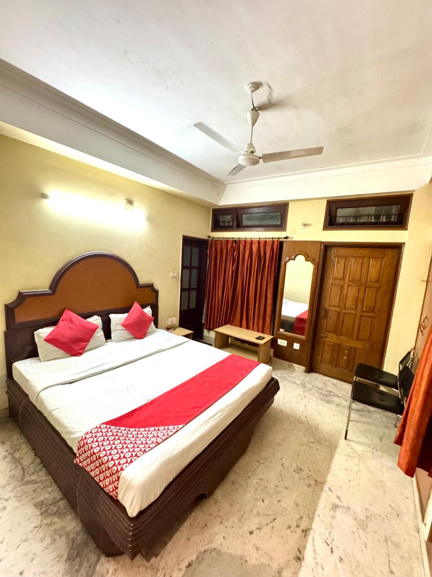 Hotel B K R 古瓦哈提 外观 照片