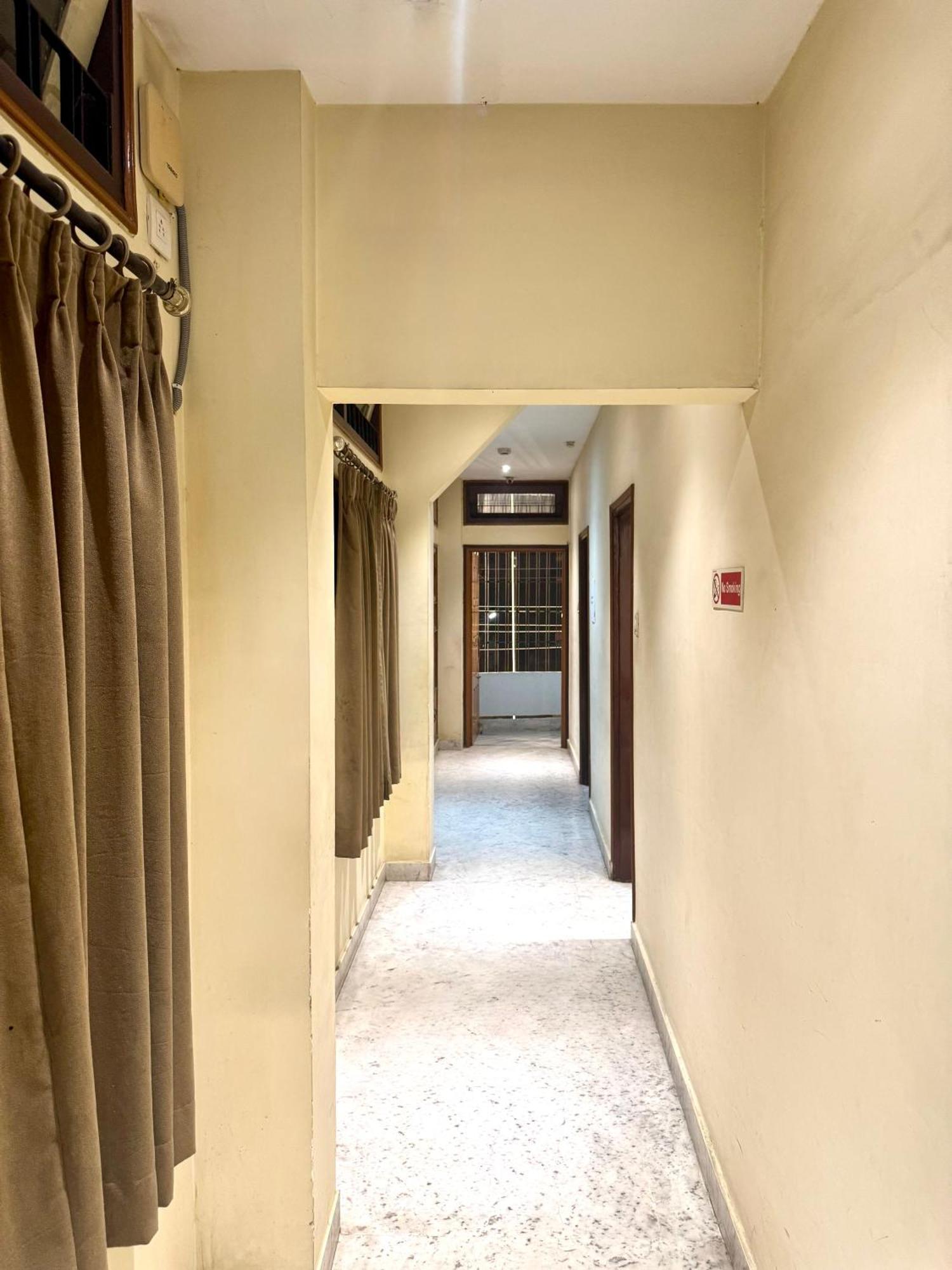 Hotel B K R 古瓦哈提 外观 照片